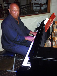 Michel MONROSE - professeur de piano Clé des Arts Guadeloupe