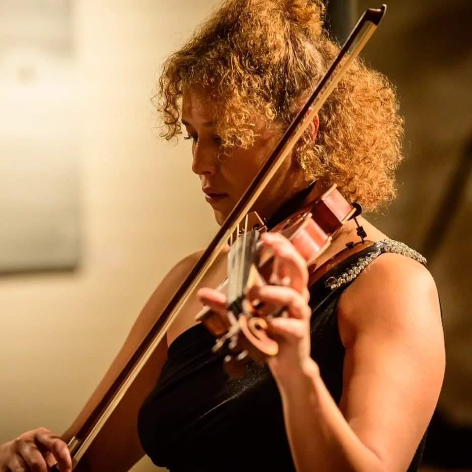 professeur de violon à la Clé des Arts en Guadeloupe - Omaïma ELAÏDI